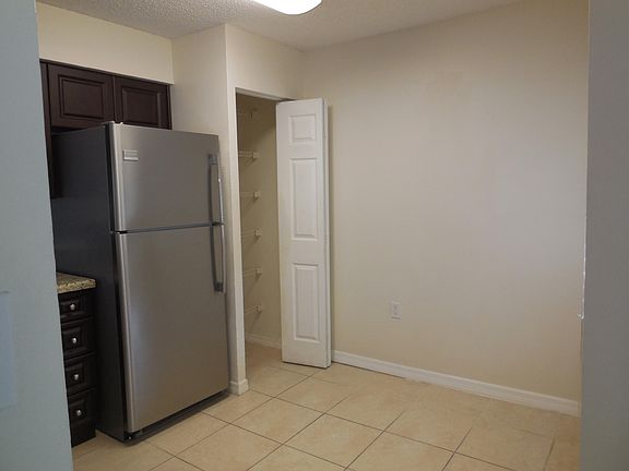 3rd image of 6201 Glenmoor Dr