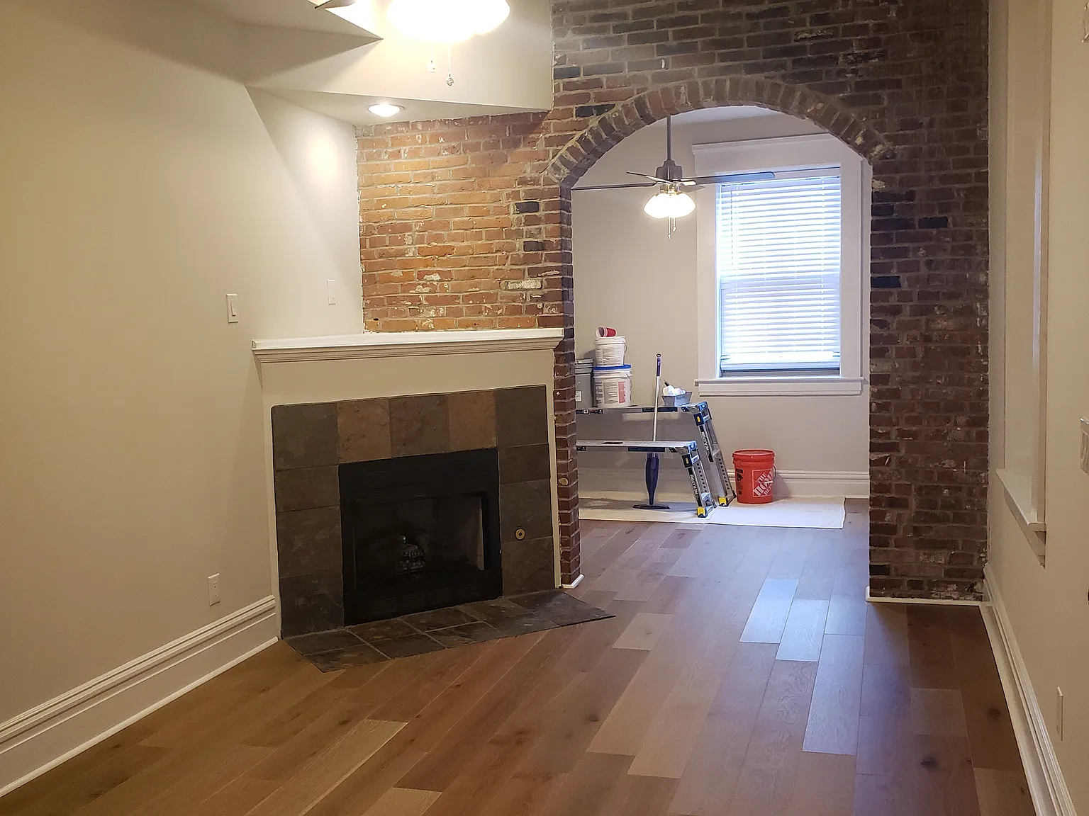 1 bed, 975 sqft, $1,350 — Photo 2