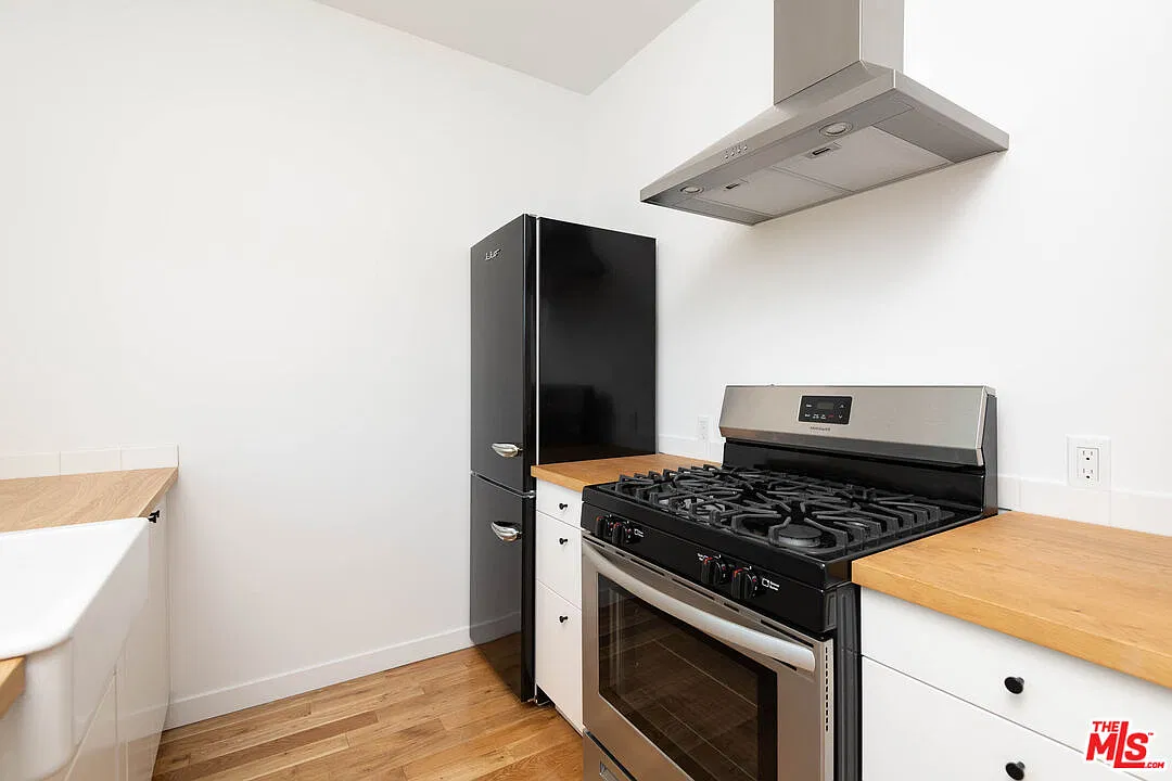 3700 W Sunset Blvd — Photo 1