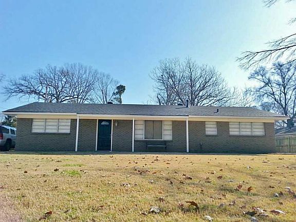 3rd image of 1006 Robert Ln