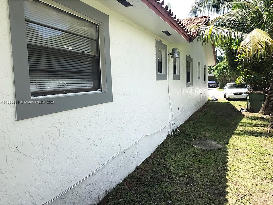2nd image of 401-405 NE 141st St