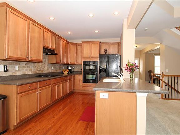 3rd image of 9890 Burleigh Ln