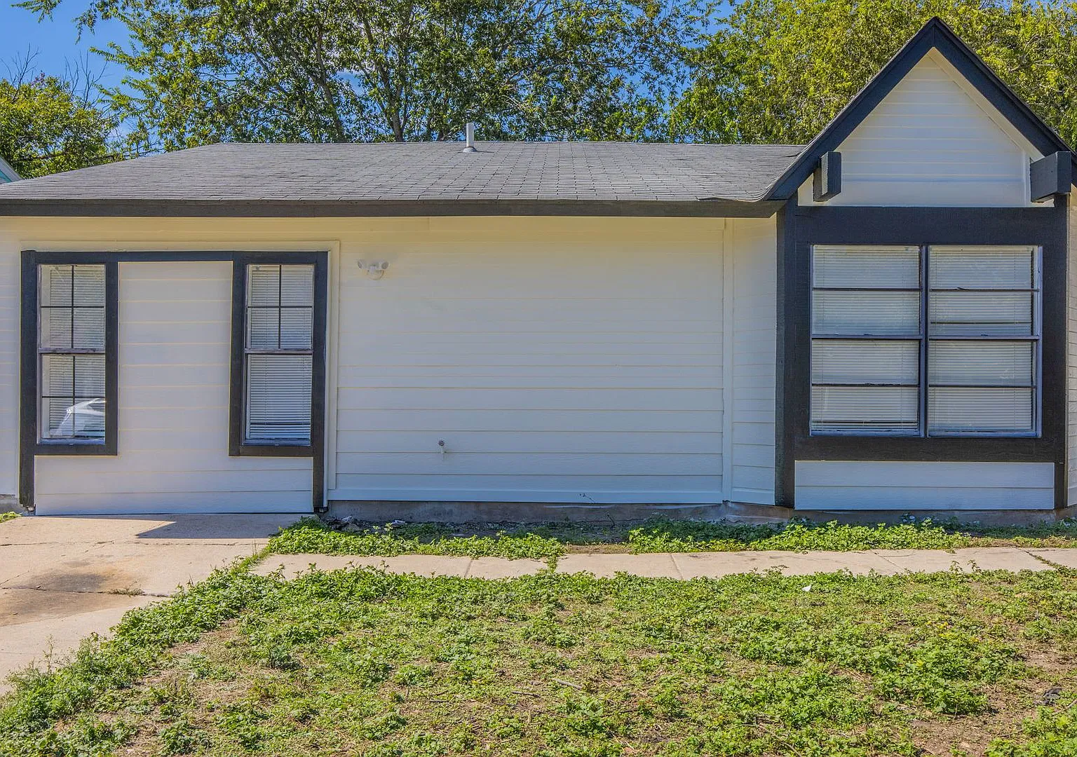 4 Bed / 1 Bath House for Rent - 4047 Indian Sunrise, San Antonio — Photo 1