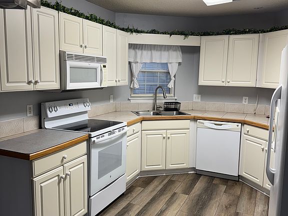 2nd image of 1003 Shallowford Dr