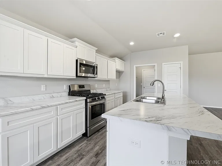 8501 E 162nd St S — Photo 8