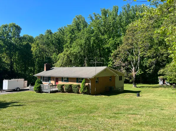 6392 Peaceful Dr, Salem, VA 24153