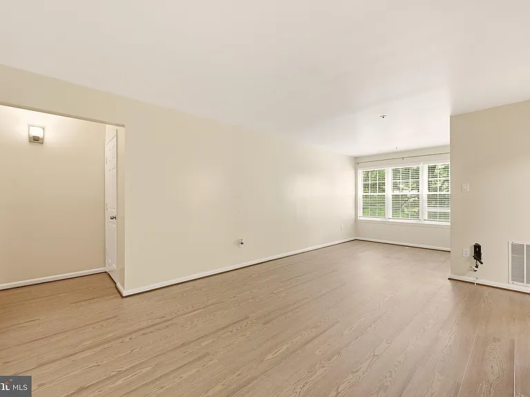 2505 McVeary Ct #11D — Photo 4