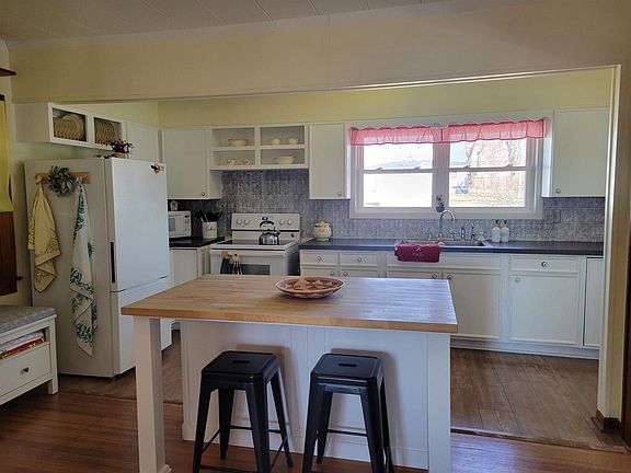 4th image of 935 West Cherry Street