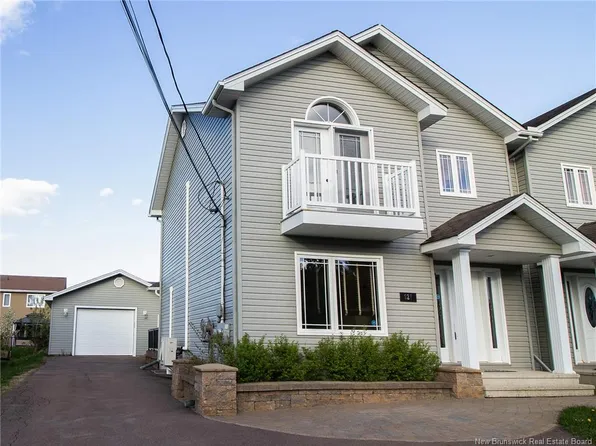 927 Mapleton Rd, Moncton, NB E1G 2K6
