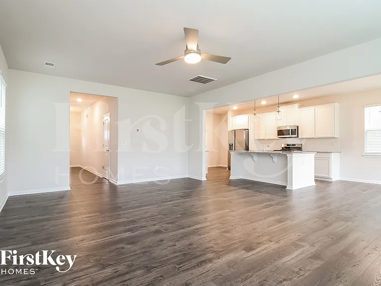 625 Goldburn Way — Photo 3