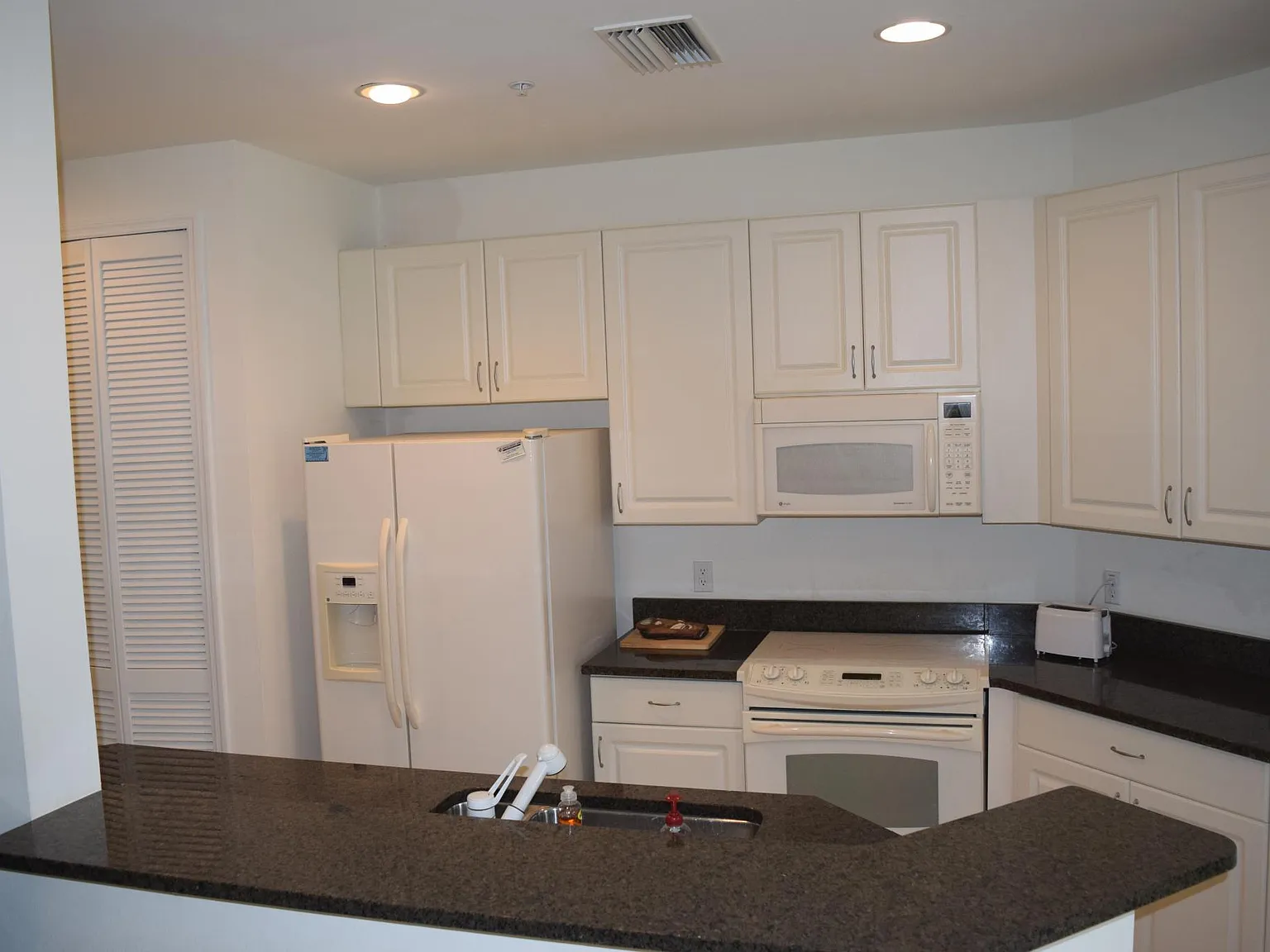 2 bed, 1279 sqft, $2,200 — Photo 3