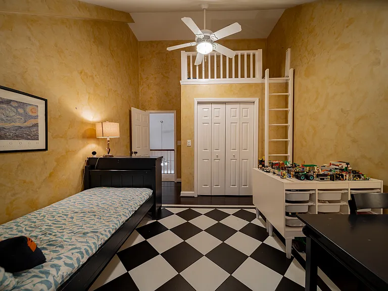 (previous photo showing furnishings that have since been removed)