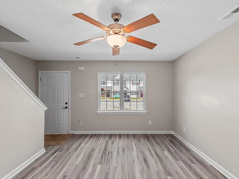 1004 Banister Loop — Photo 5
