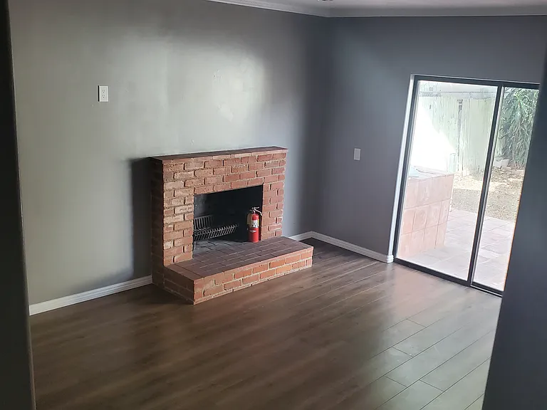 902 N Pass Ave — Photo 16