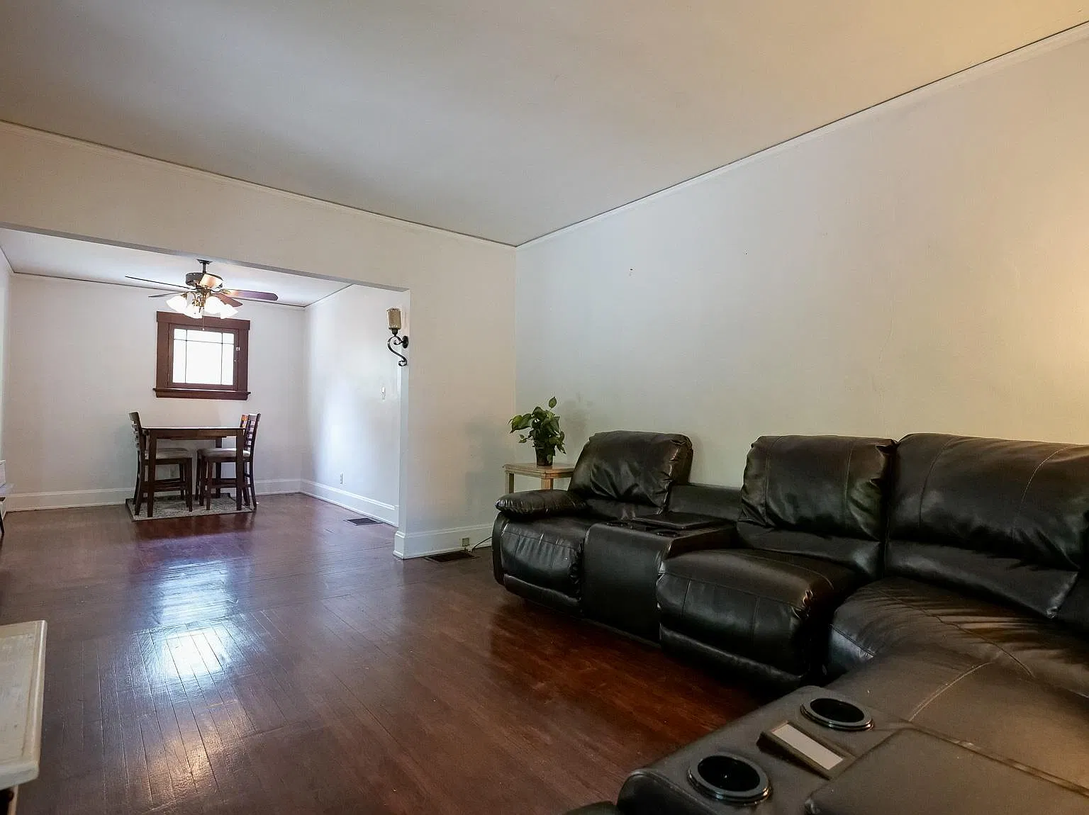 4 bed, 2095 sqft, $2,999 — Photo 4