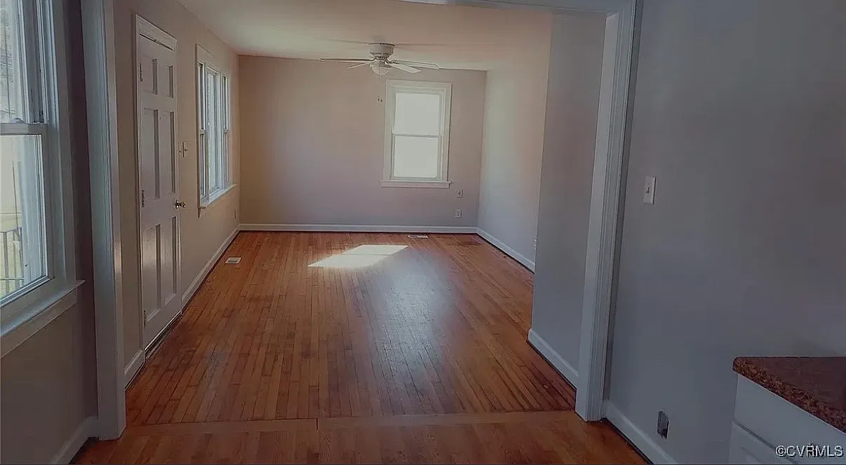 3 bed, 884 sqft, $1,650 — Photo 1