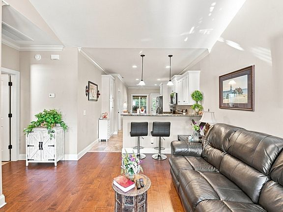 3rd image of 145 Belle Chase Way Ne