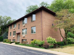 240 N Lake St #5, Mundelein, IL 60060