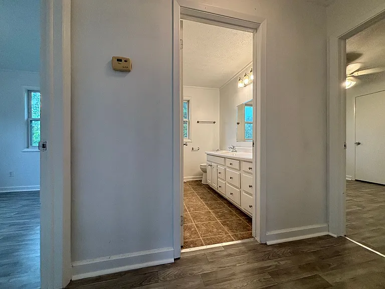 631 N Brown Ave — Photo 5