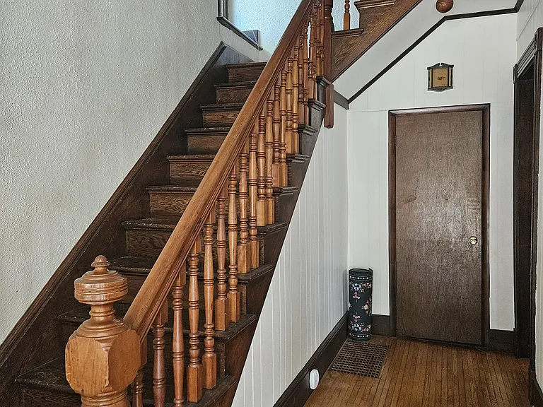 141 Hubbell St — Photo 3
