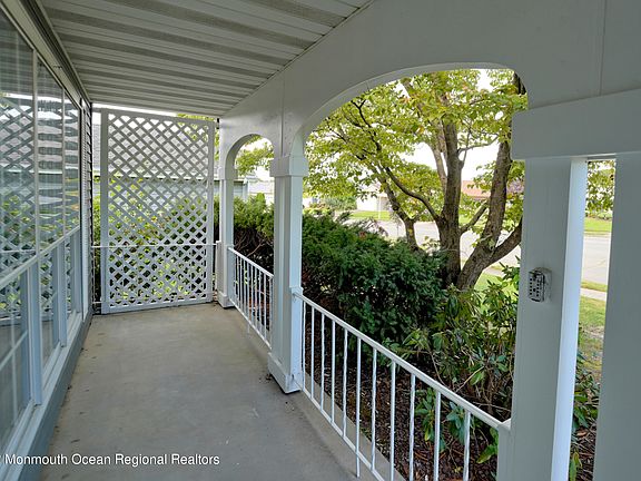 3rd image of 143 Buckingham Drive N