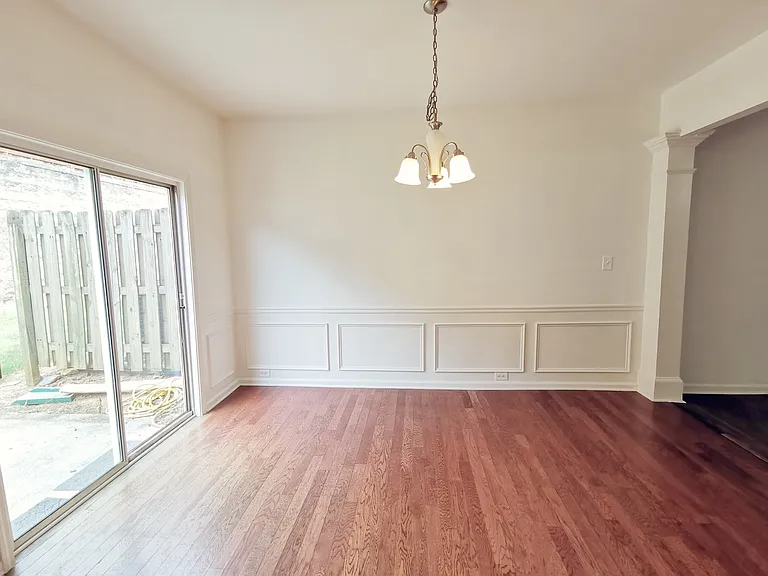 2073 Executive Dr — Photo 10