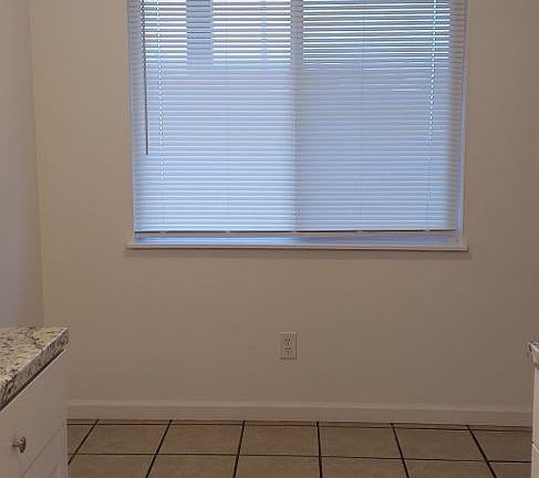 4th image of 1040 E Pine St APT B