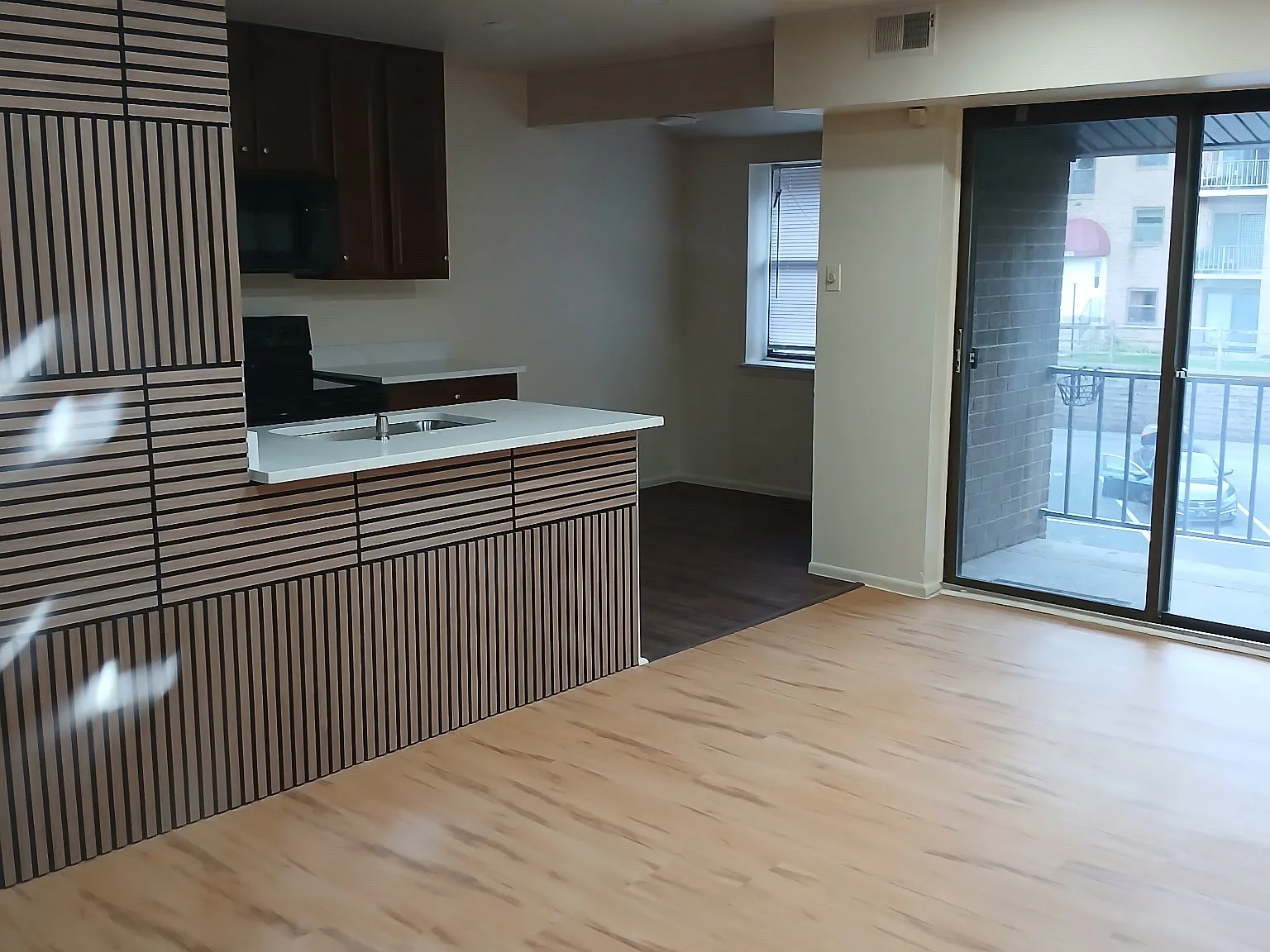 2 bed, 900 sqft, $1,900 — Photo 2