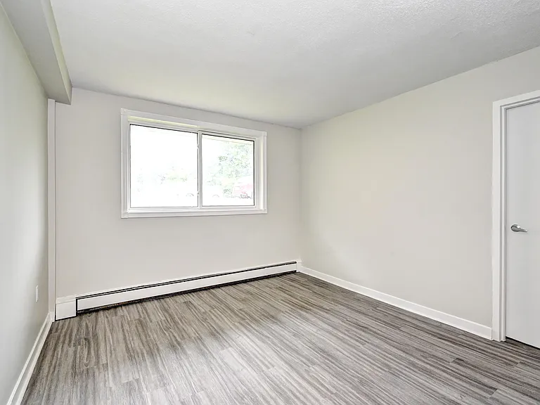 15 Snyder Ave N — Photo 11