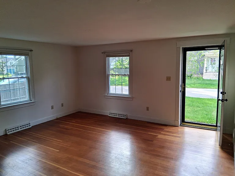 19 Harding Ave — Photo 7