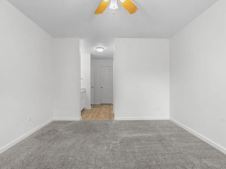 Skyside Landing Apartments — Photo 39