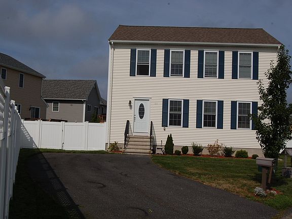 Huge Driveway - 10 ft Fance gate