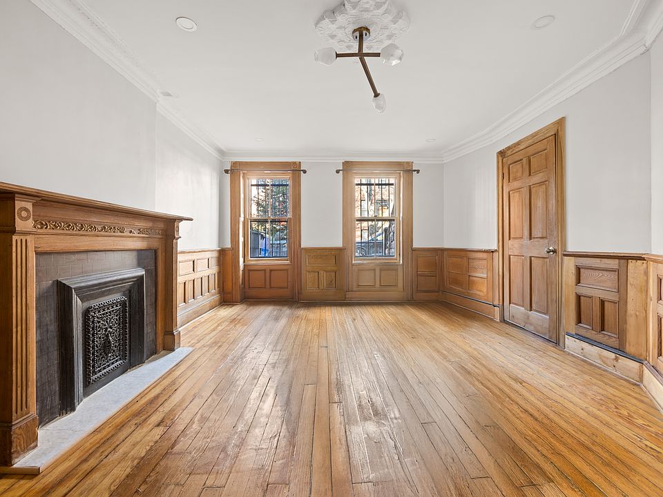 1st image of 372 Bainbridge St #1