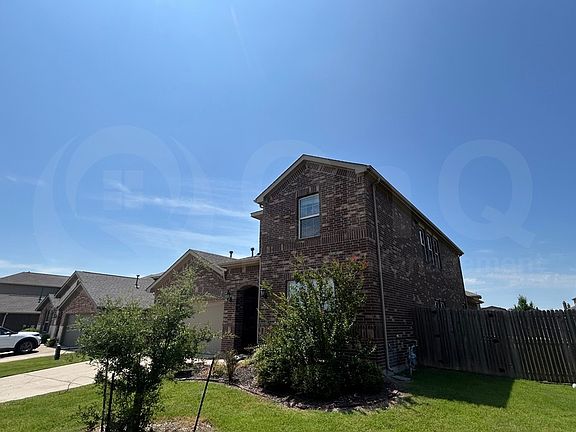 2nd image of 400 Plum Ct