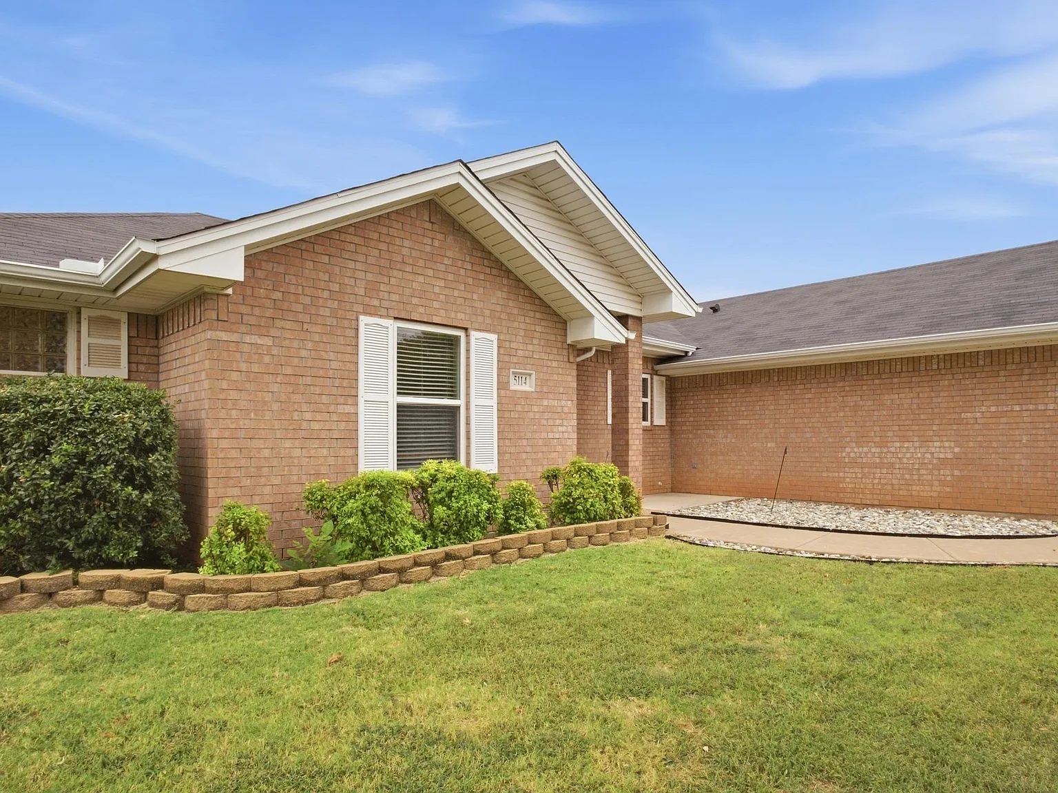 3 bed, 2.0 bath, 1469 sqft, $2,350 — Photo 4
