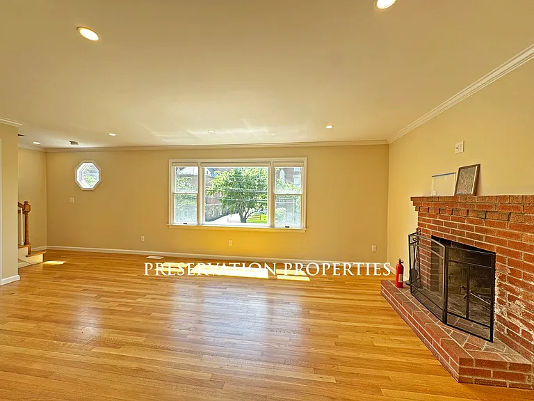 298 Adams St #A — Photo 5