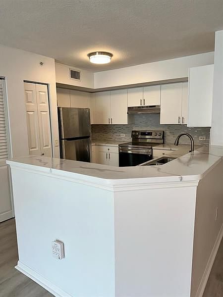2nd image of 205 Villa Cir