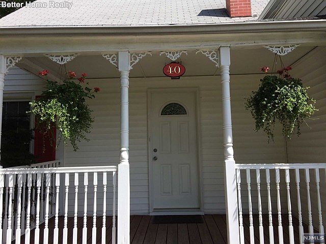 2nd image of 40 Linwood Ave
