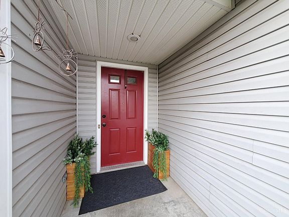 3rd image of 972 Hathaway Dr