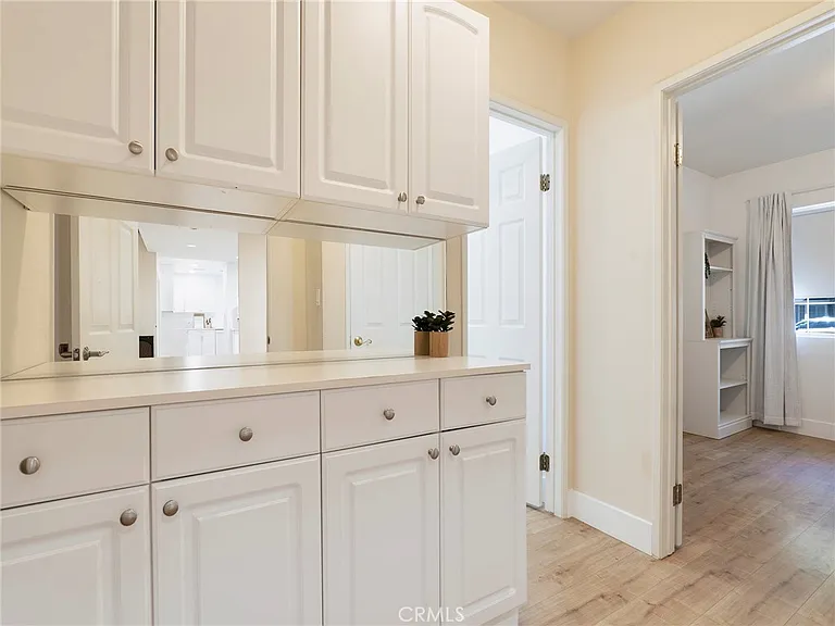 10018 Cozycroft Ave — Photo 13