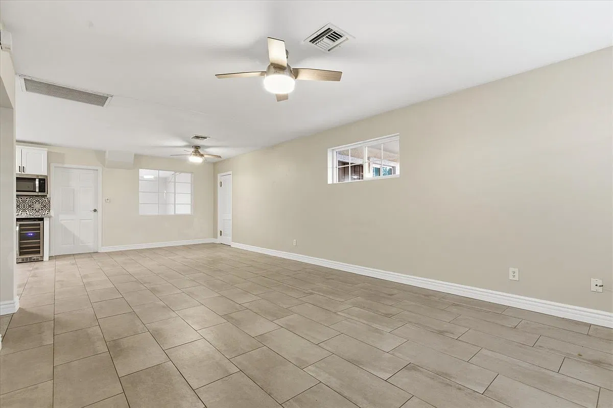 3 bed, 1600 sqft, $2,490 — Photo 4