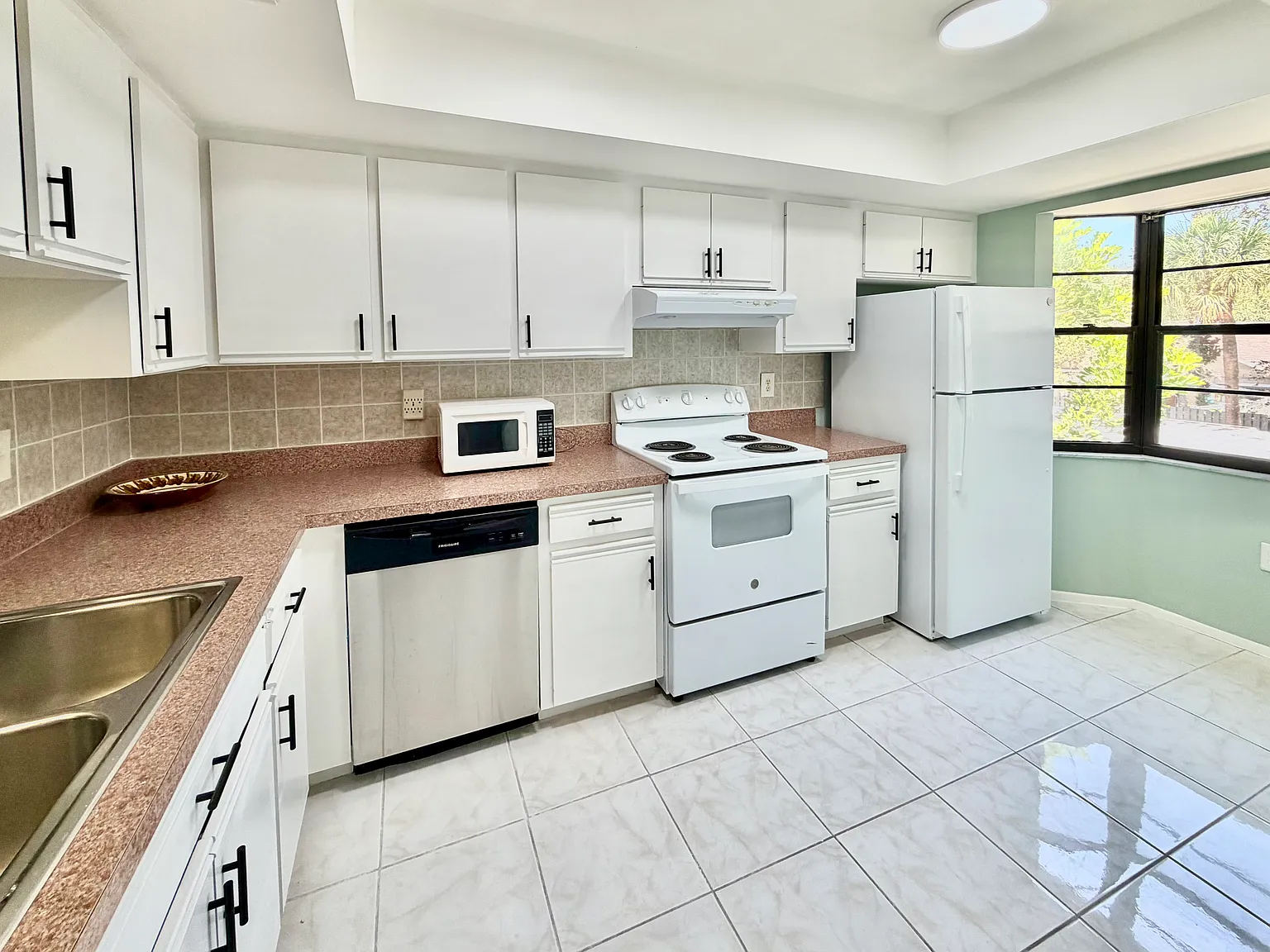 2 bed, 1125 sqft, $1,695 — Photo 4