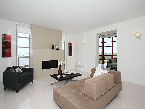 4th image of 870 Haverford Ave #102