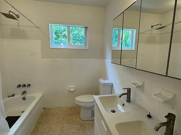 5th image of 1385 NE 105th St #5