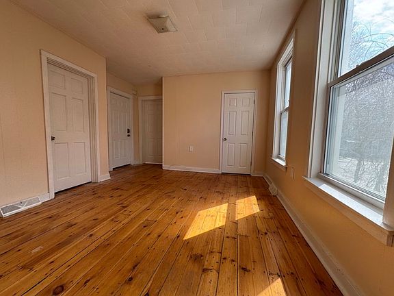2nd image of 856 Valley St #1