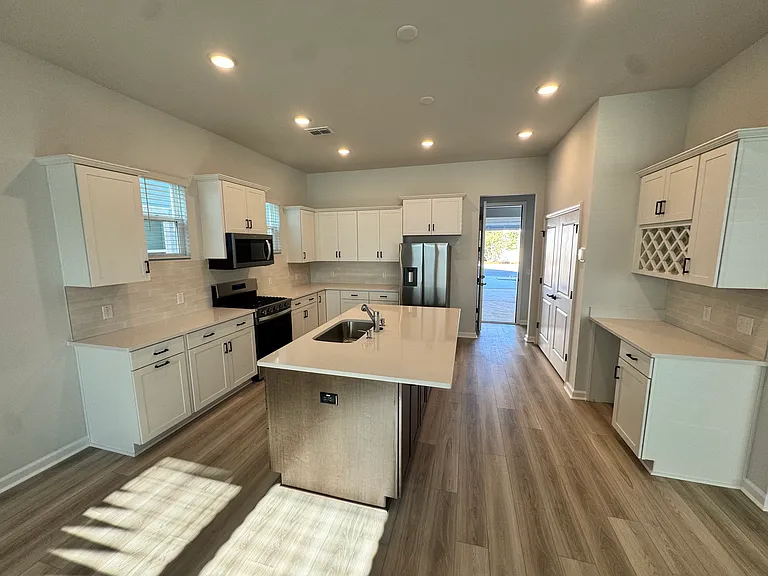 1740 Grovehurst Dr — Photo 3