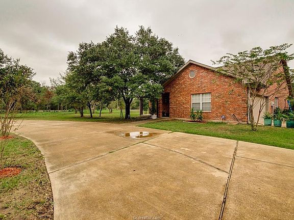 2nd image of 16101 Woodlake Dr