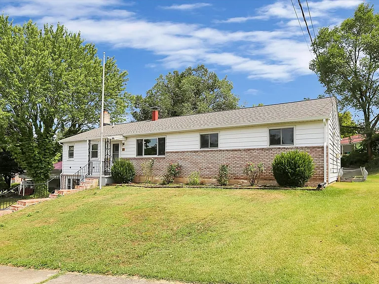 15 Stephen Rd — Photo 3