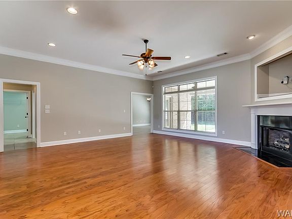 5th image of 1631 Arborway Cir