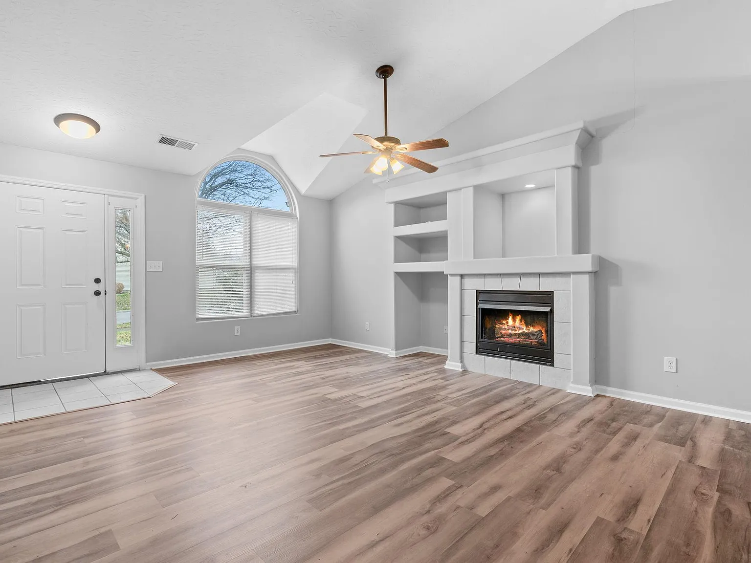 3 bed, 1415 sqft, $2,100 — Photo 4
